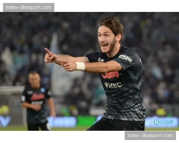 快讯：克瓦拉茨赫利亚世界波破门，打入个人本赛季意甲第15球